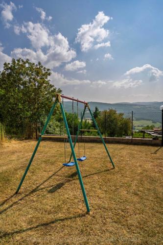 esterno_agriturismocastelfranco_parco_giochi_altalena_raw_ps
