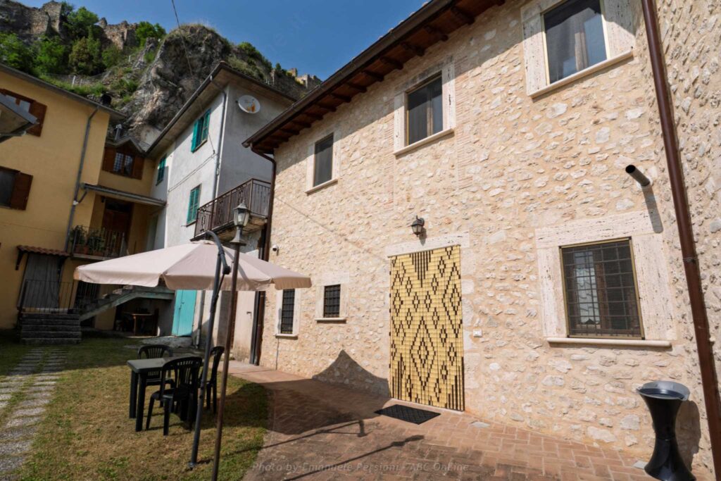 ingresso agriturismocastelfranco esterno con gazebo